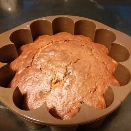 熟しすぎたバナナを救済したくて、作ってみました‼材料も少なく簡単ですぐに作れちゃいました☆　学校から帰った息子も、大喜びで食べてくれました‼また作りまーす‼